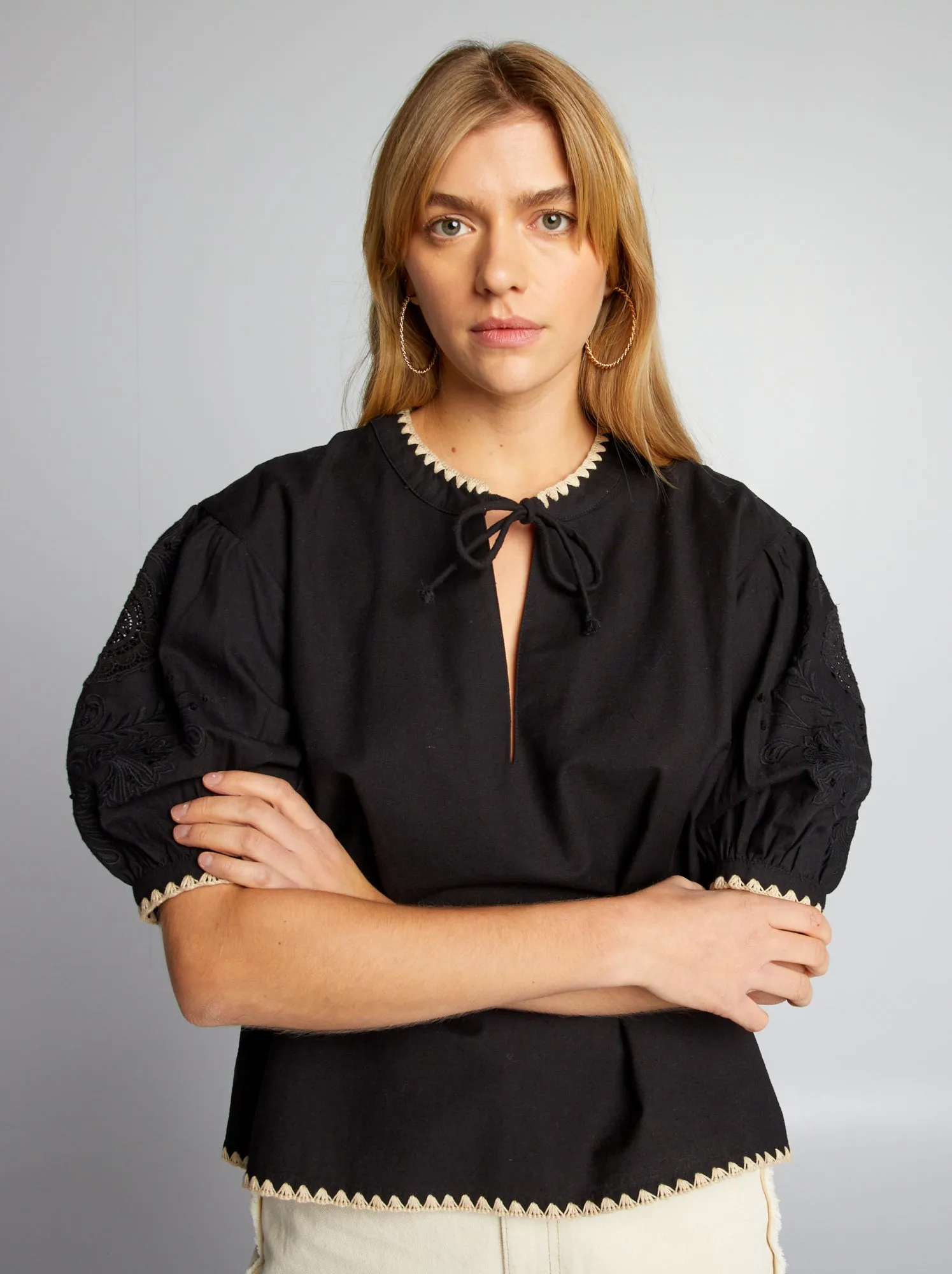 Camicetta con ricami - nero