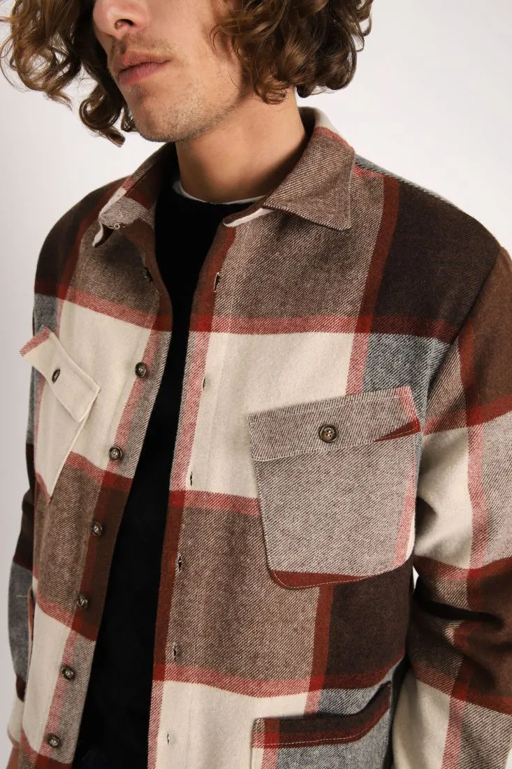 Camicia a quadri con taschini e dettaglio frange