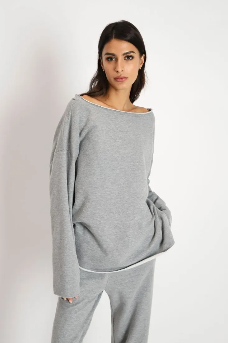 Felpa oversize con scollo a barca