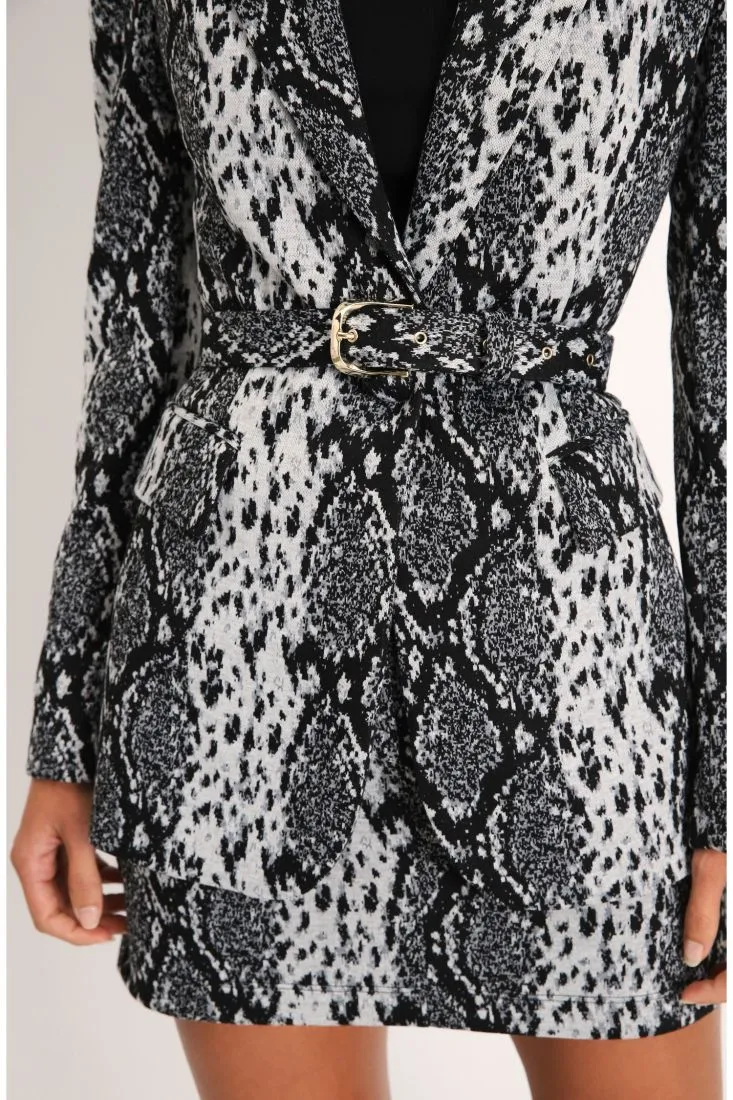 Giacca animalier con cintura coordinata
