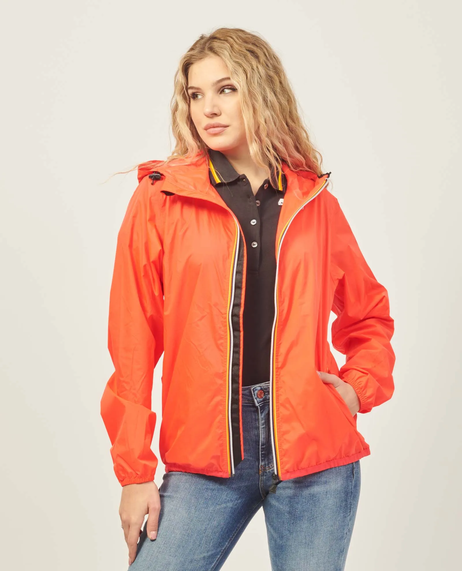 Giacca corta K-way Claude impermeabile con cappuccio e logo