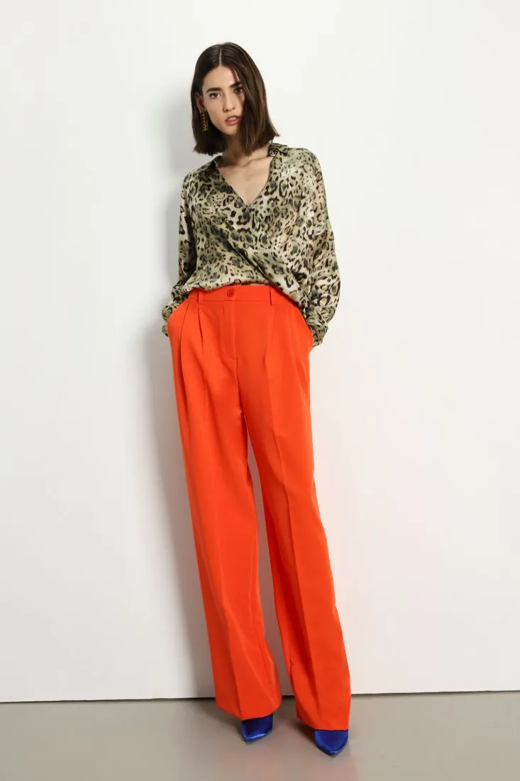 Pantaloni a palazzo con pinces e piega stirata