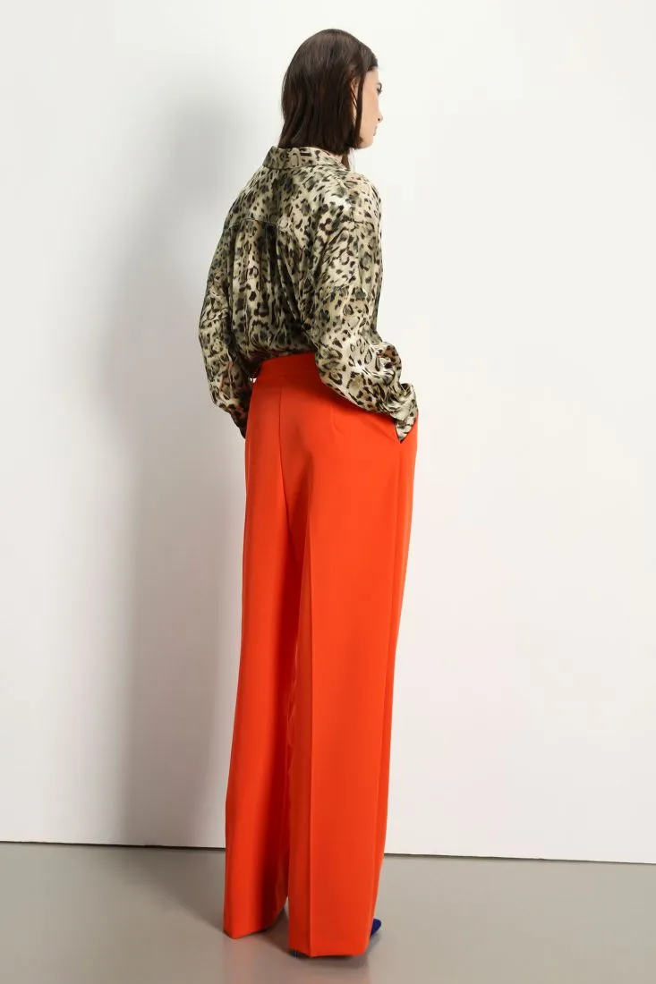 Pantaloni a palazzo con pinces e piega stirata