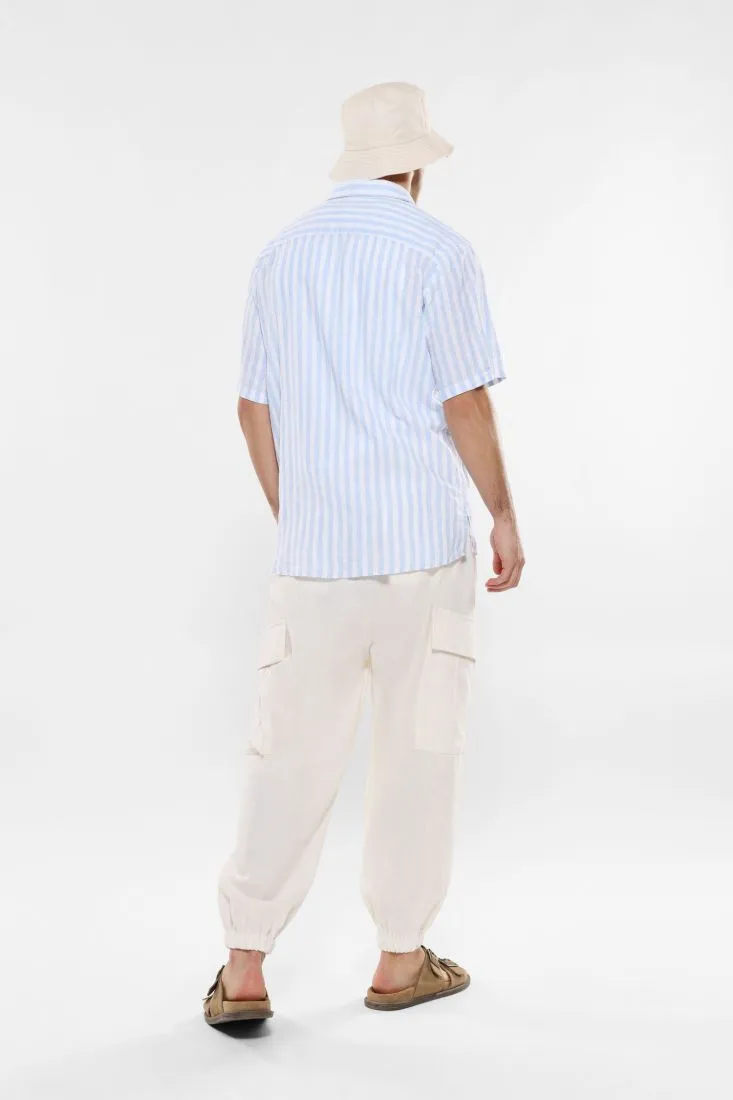 Pantaloni cargo con tasche verticali e orlo inferiore elasticizzato