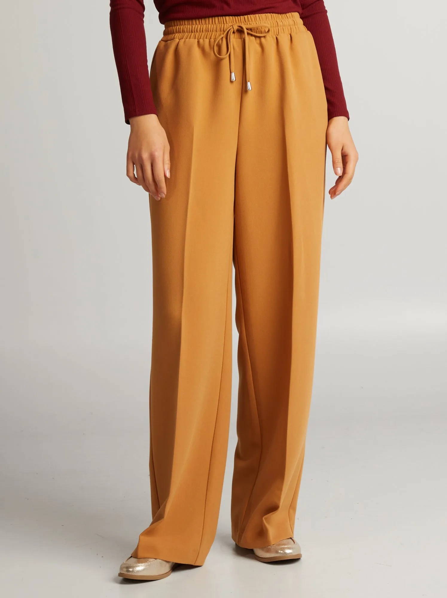 Pantaloni dritti con lacci da annodare - MARRONE