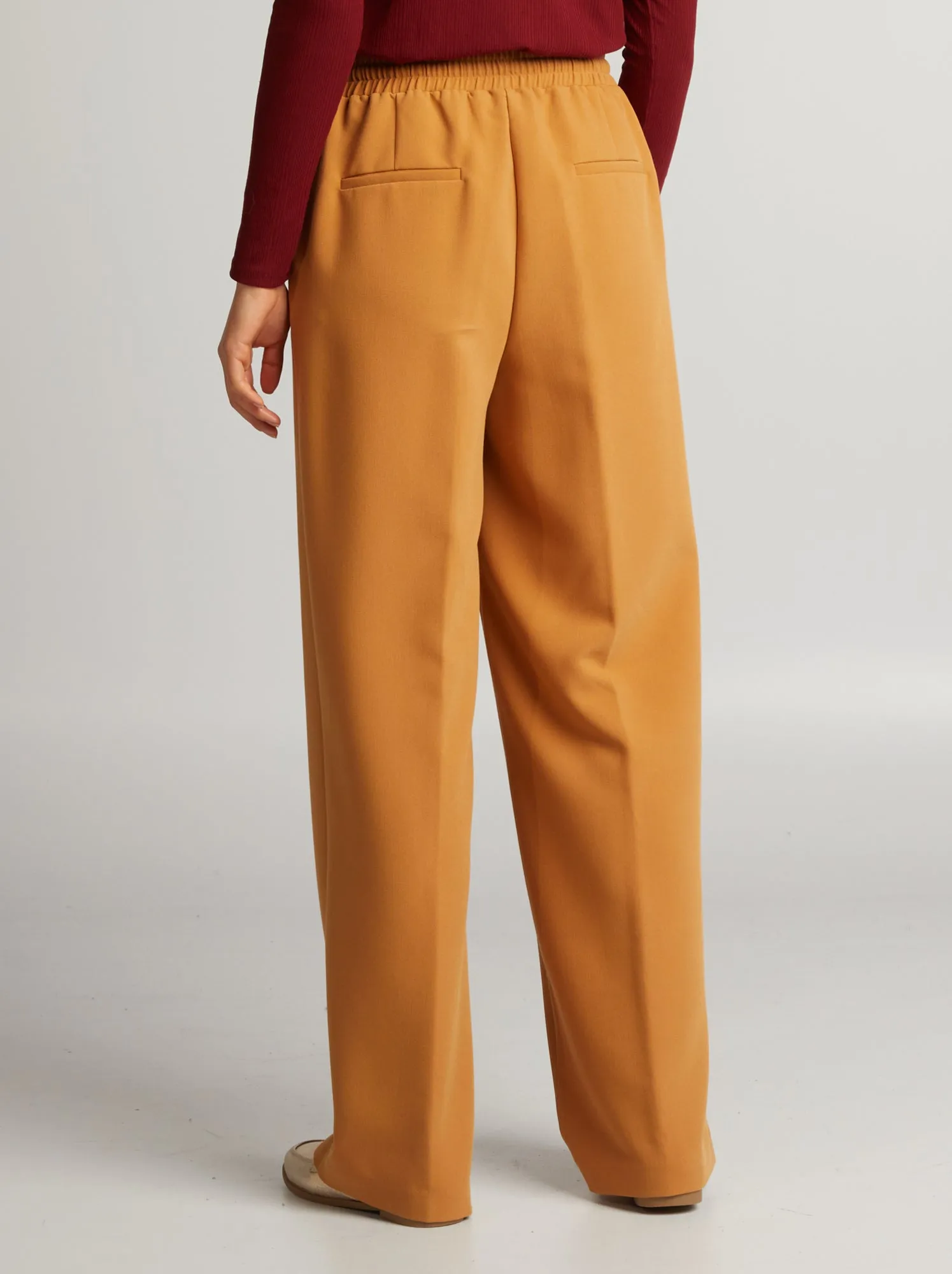 Pantaloni dritti con lacci da annodare - MARRONE