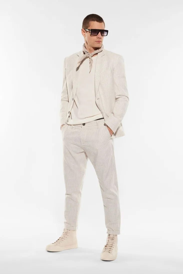 Pantaloni slim-fit fantasia a righe con tasche verticali