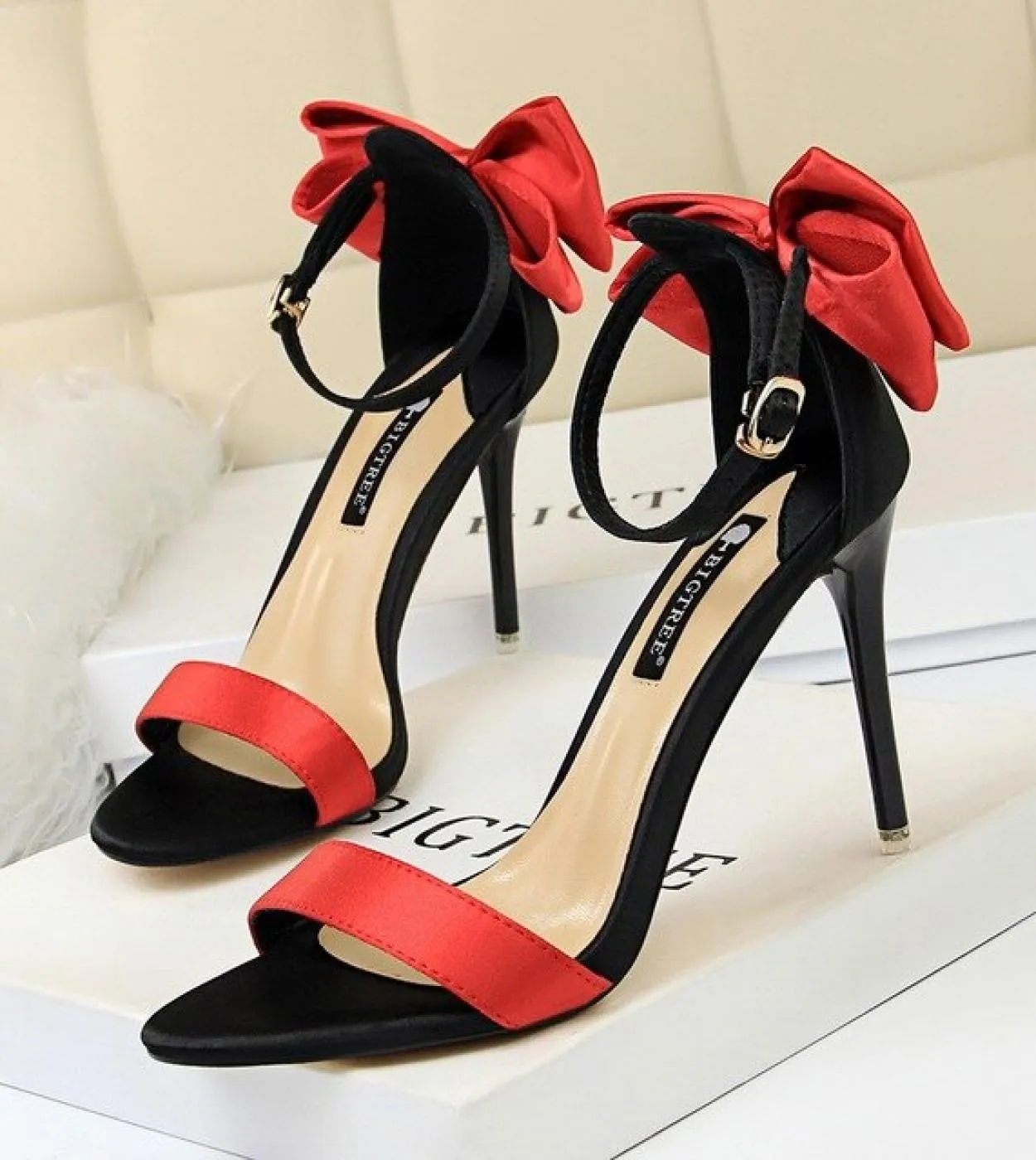 Piattaforma da donna con tacco alto 10 cm Sandali rossi verdi Stiletto Fetish Strap Stripper Scarpe viola Lady Gladiator Summer