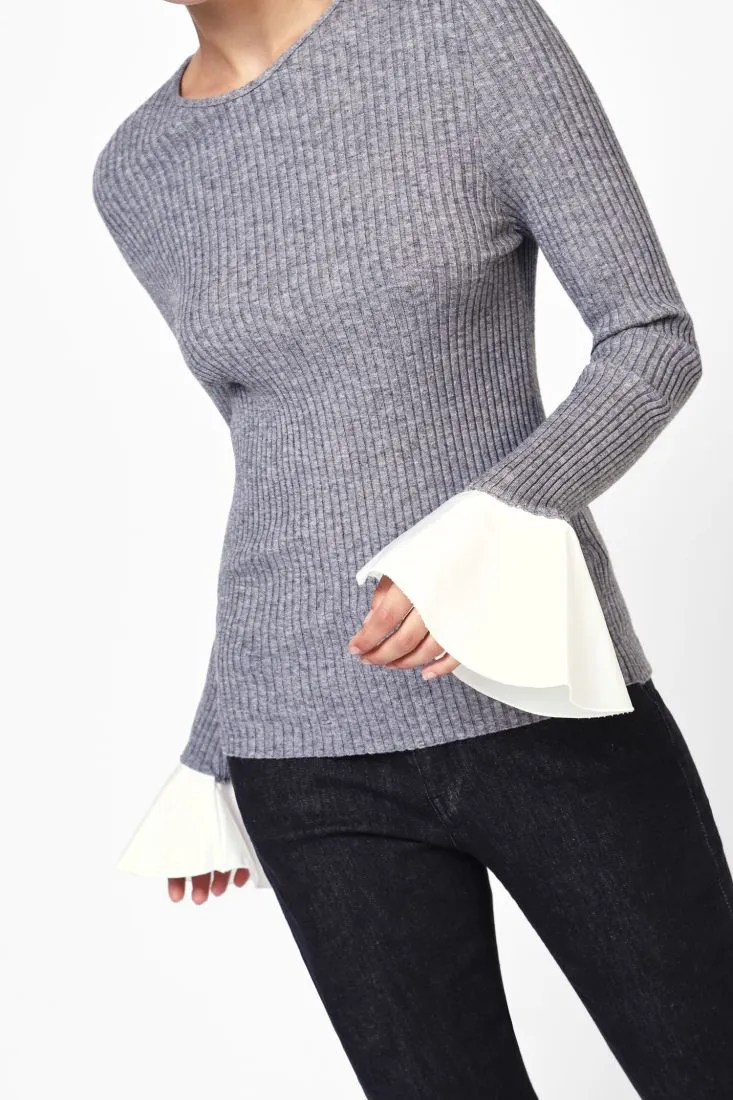  Ribbed sweater with flared cuffs    