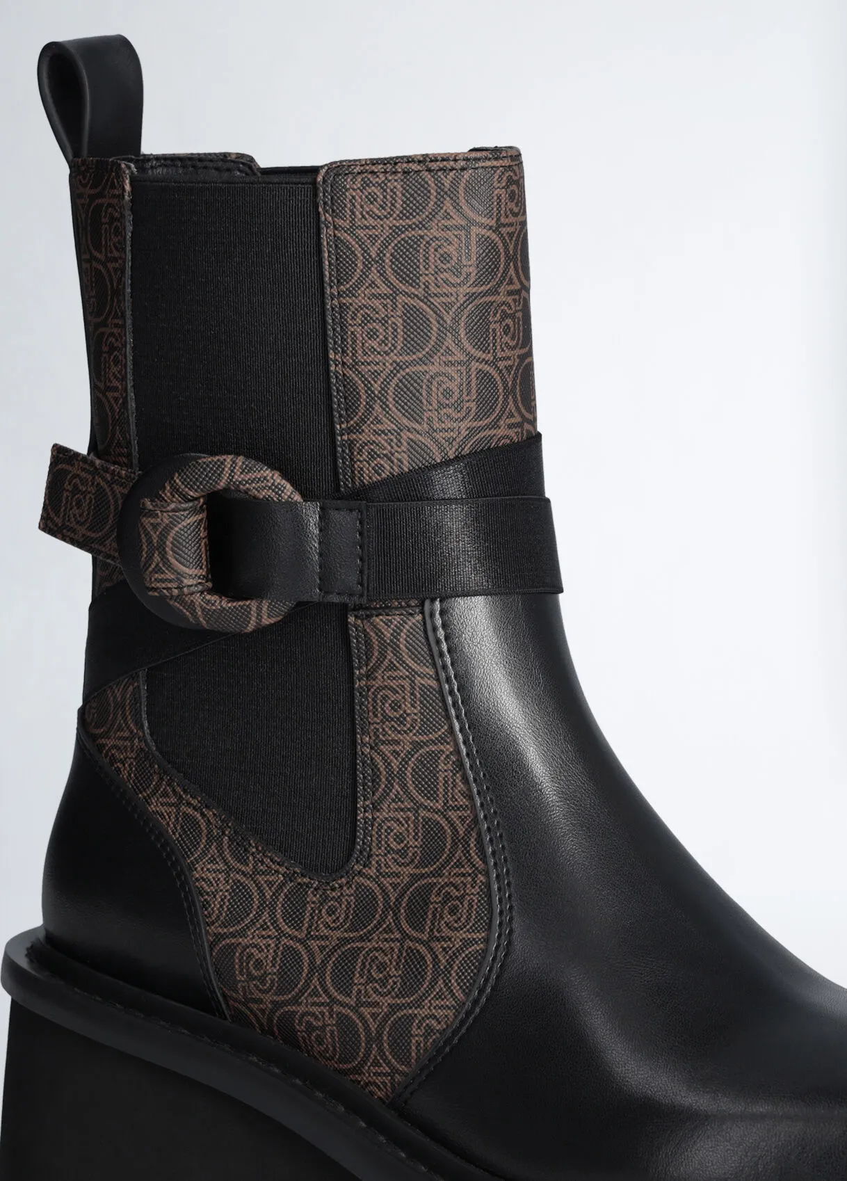 Stivaletti beatles monogram
