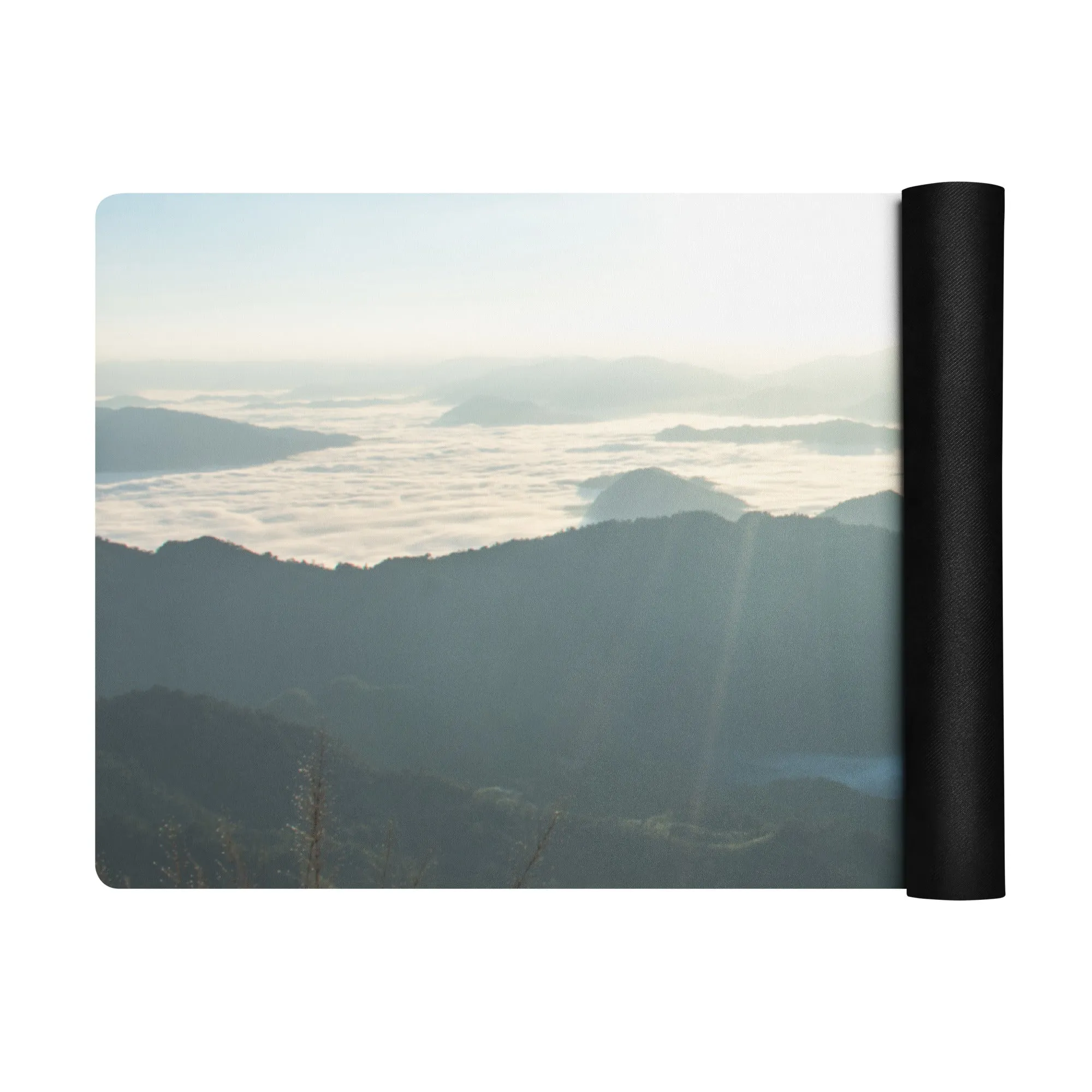 Tappetino per yoga con paesaggio visto dall'alto