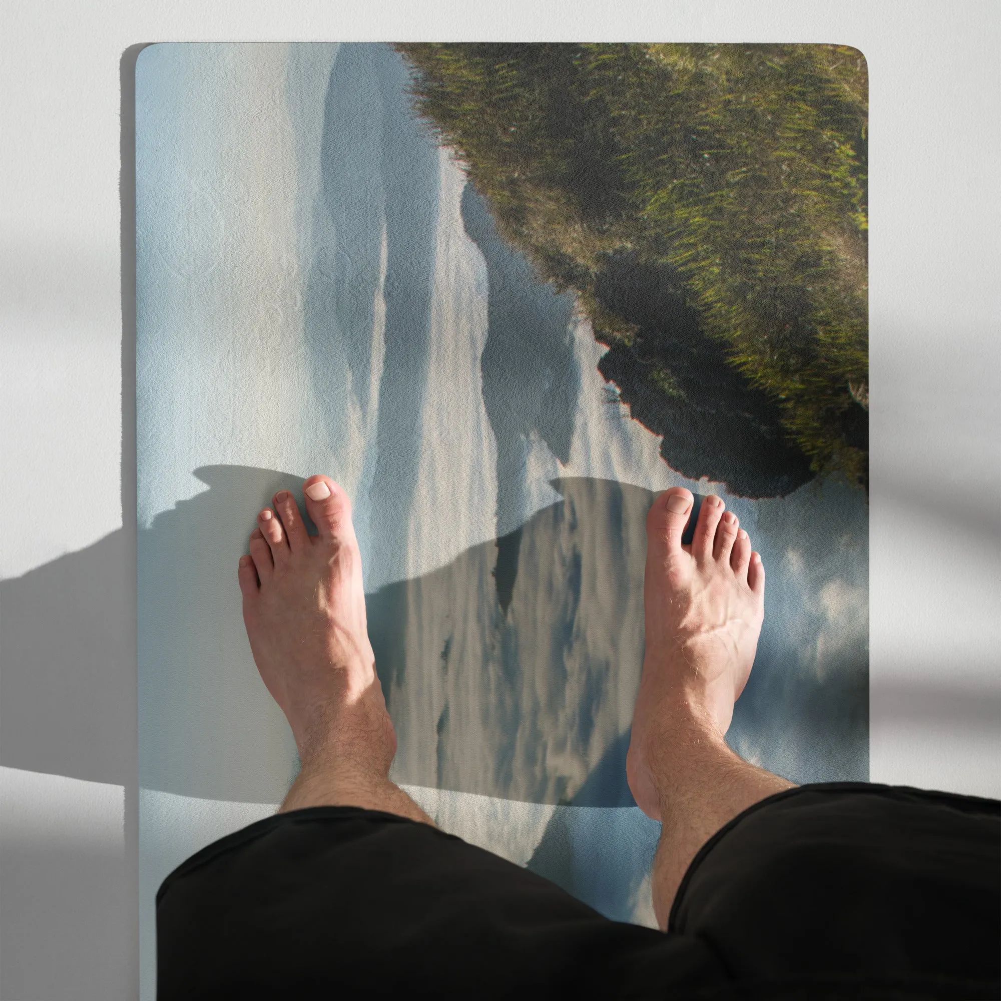 Tappetino per yoga con paesaggio visto dall'alto