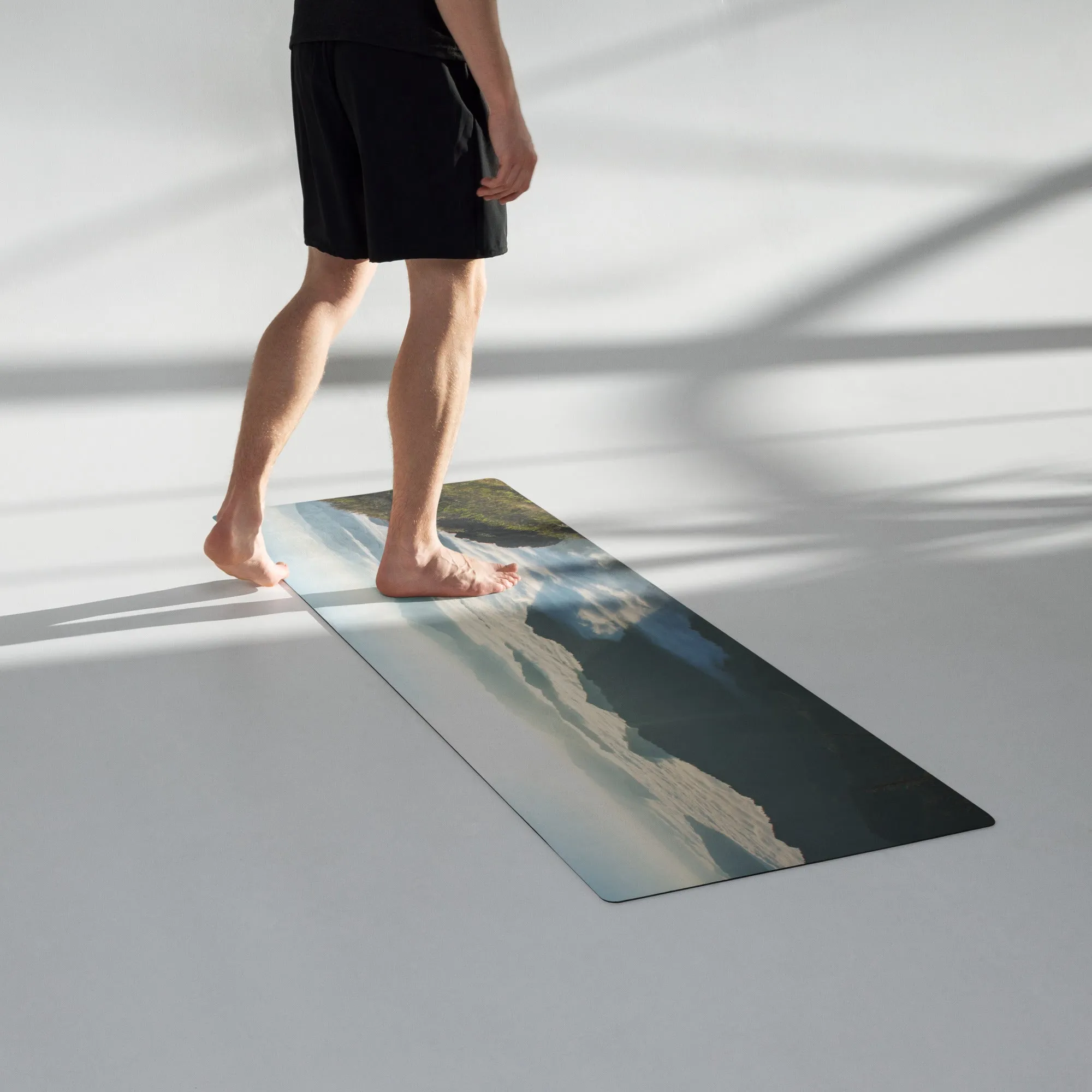 Tappetino per yoga con paesaggio visto dall'alto