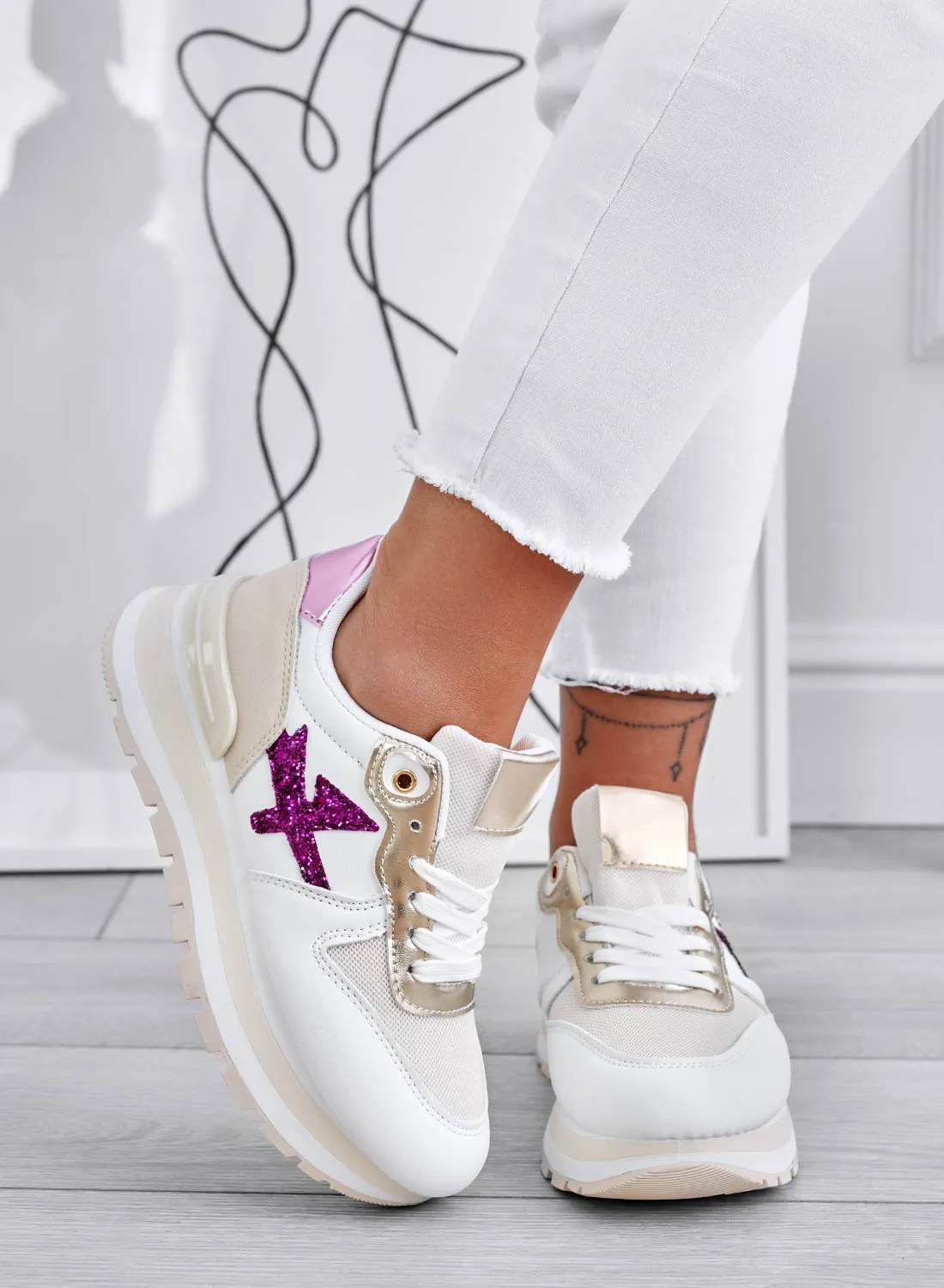 TYLER - Sneakers bianche con inserti glitter fuxia